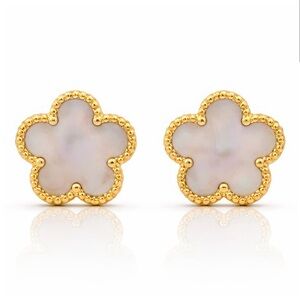 Flower white stud Earrings 18k Gold plated